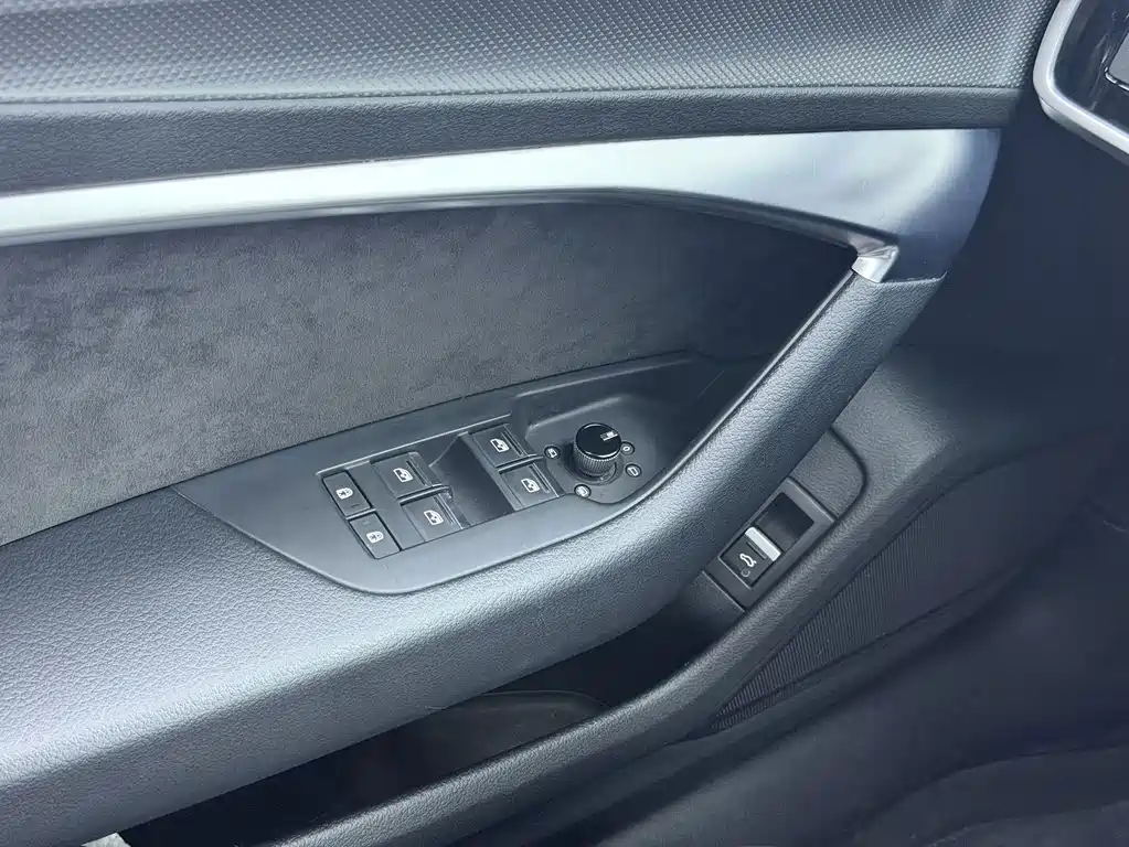 Audi A6L — миниатюра 12