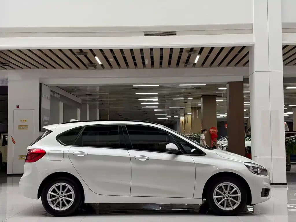 BMW 2 Series Active Tourer — миниатюра 4