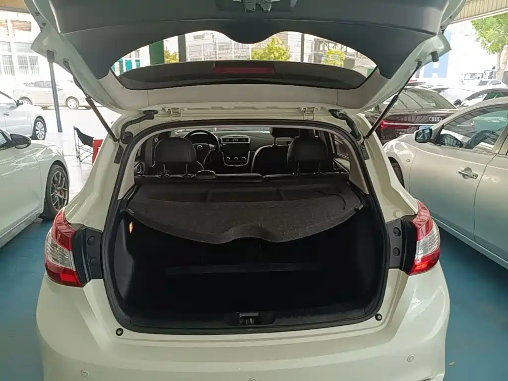 Nissan Tiida — миниатюра 19