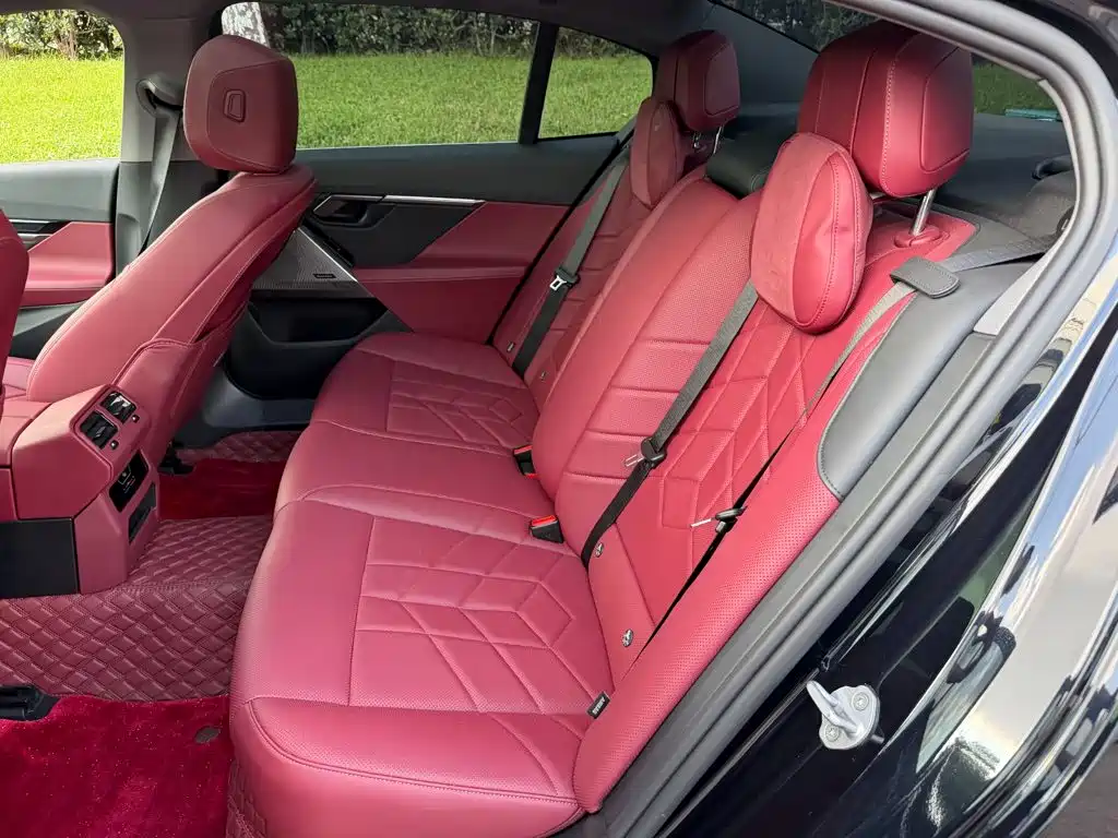BMW 5 Series — миниатюра 12