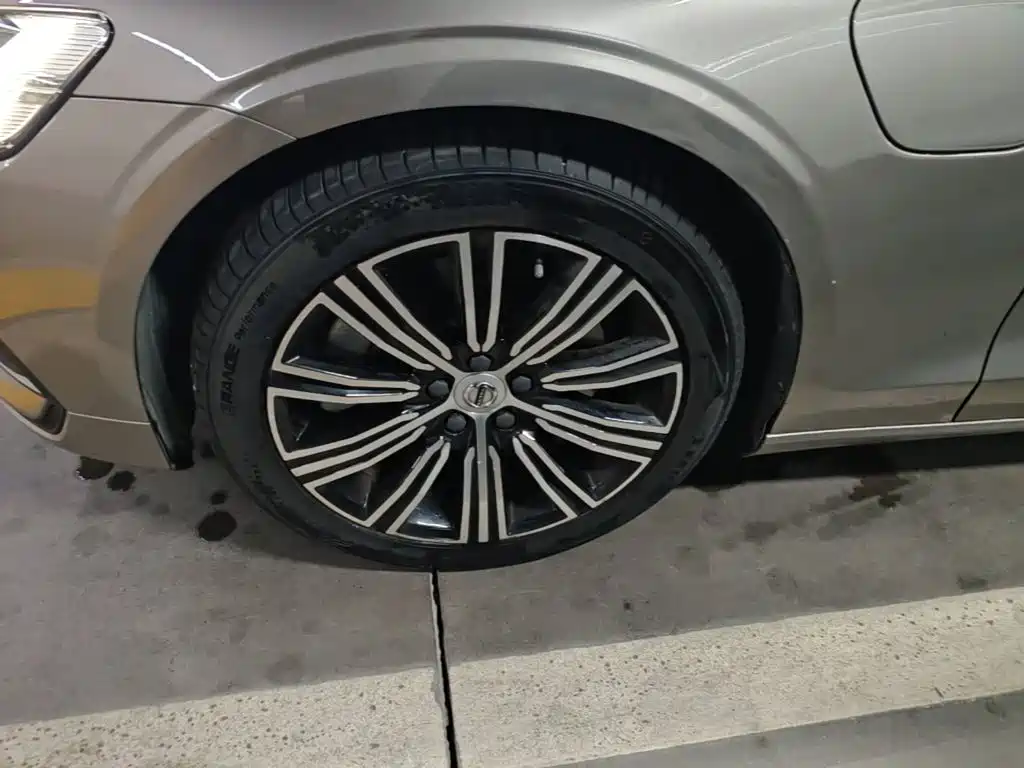 Volvo S60 PHEV — миниатюра 23