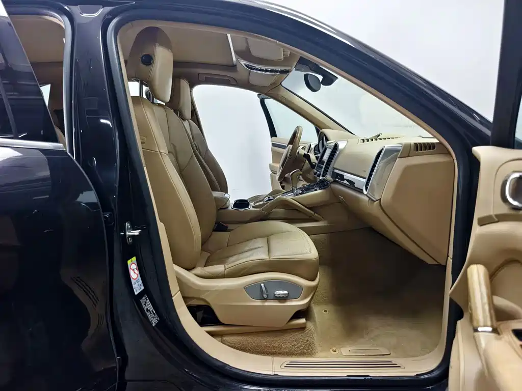 Porsche Cayenne — миниатюра 14