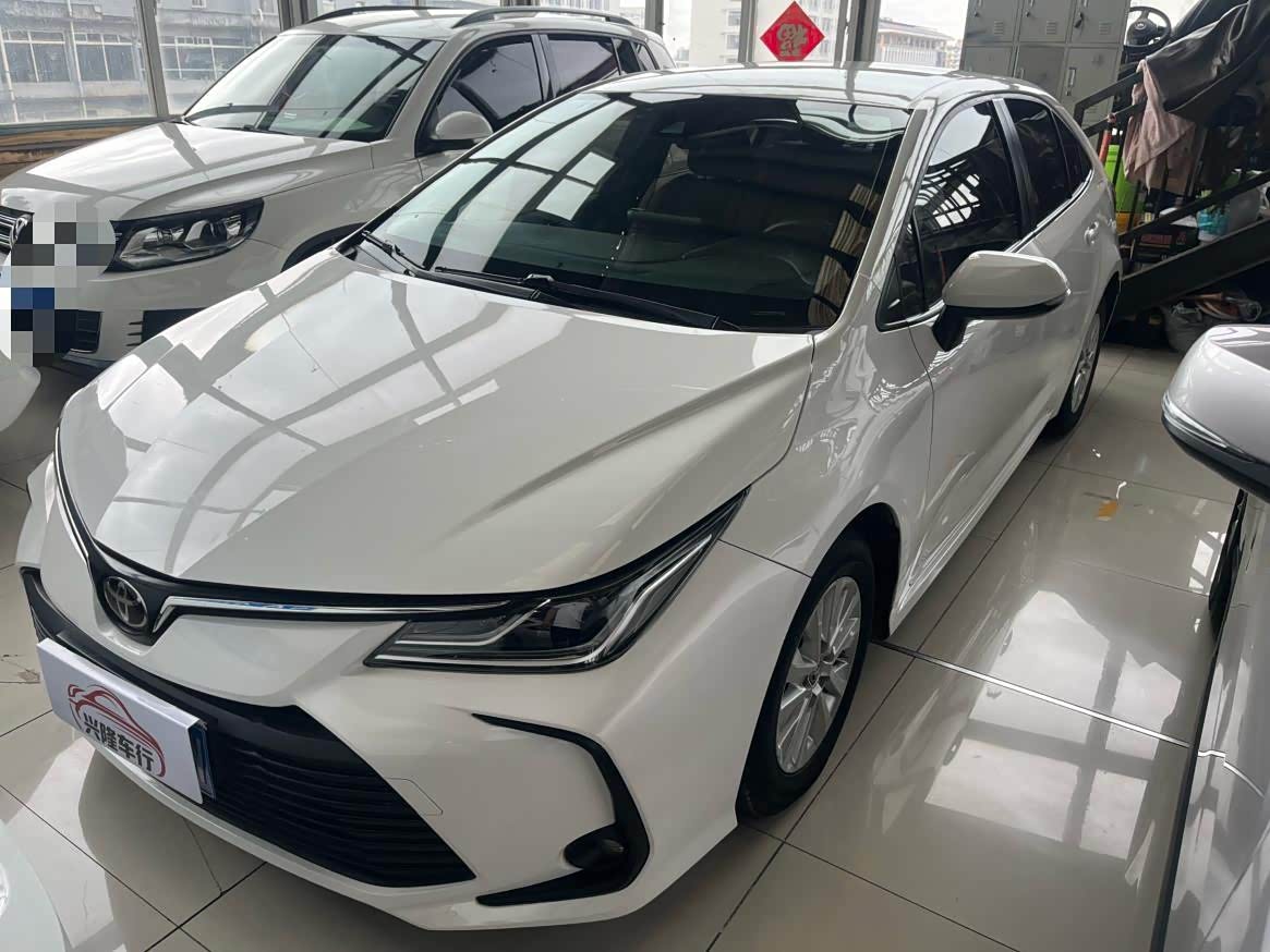 Toyota Corolla 1.5 л 2023 г. Белый, пробег 43200 км