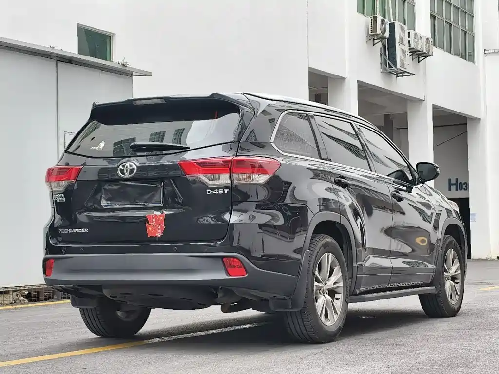 TOYOTA HIGHLANDER