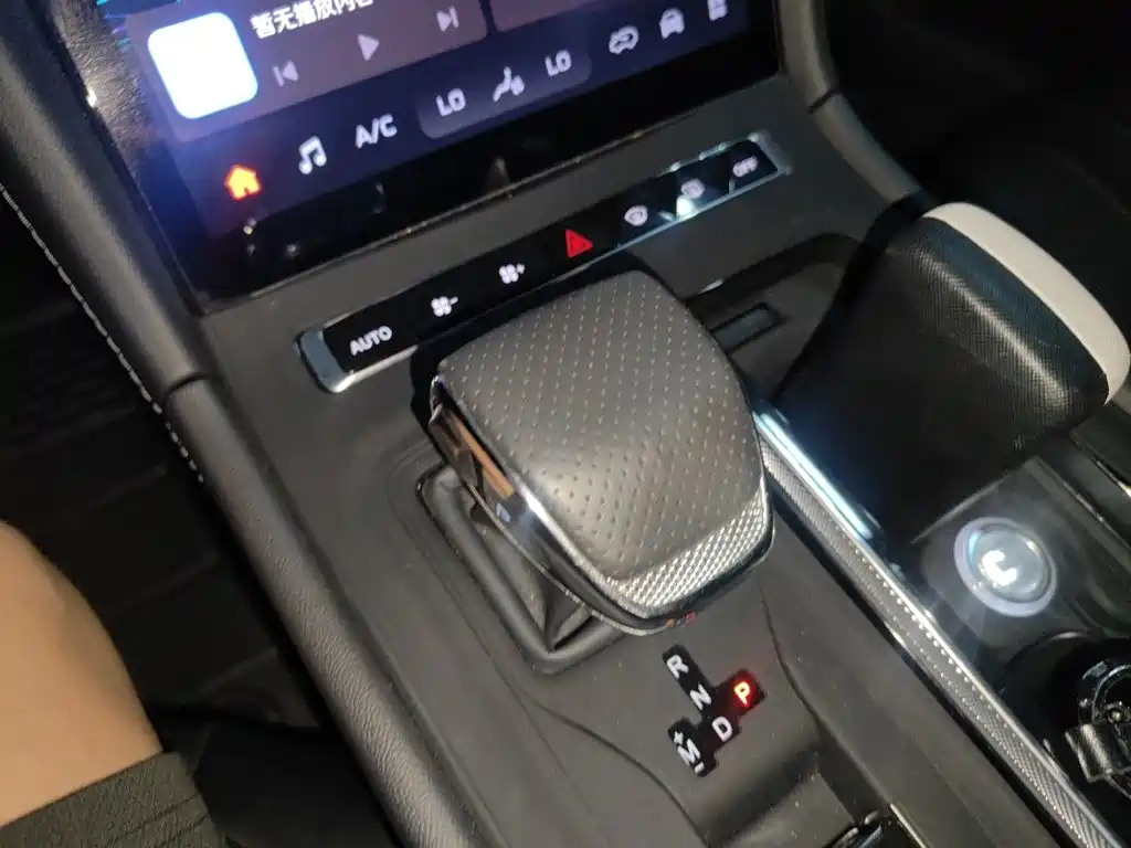 Hongqi Hongqi H5 — миниатюра 15