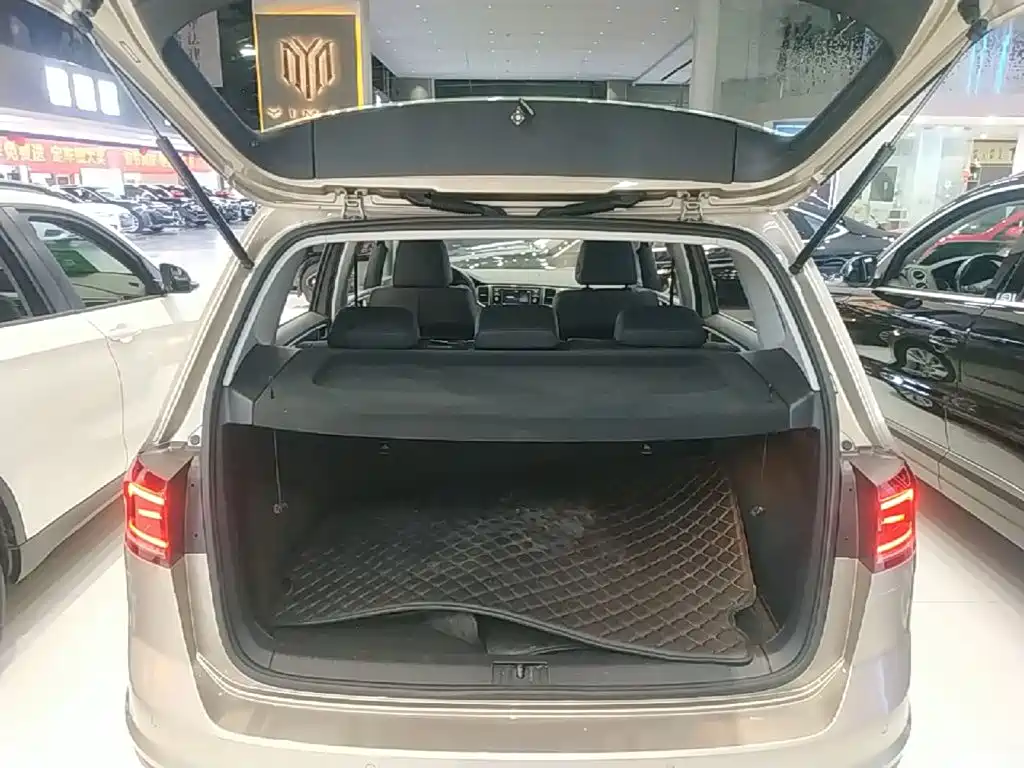 Volkswagen Golf Sportsvan — миниатюра 19