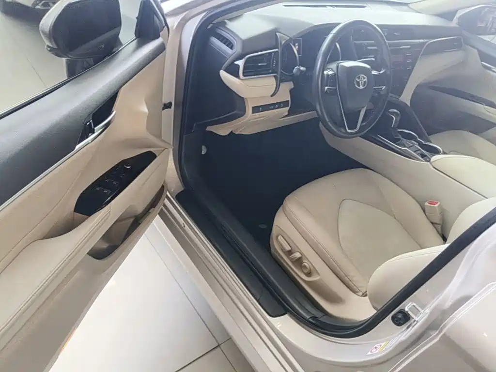 Toyota Camry — миниатюра 16