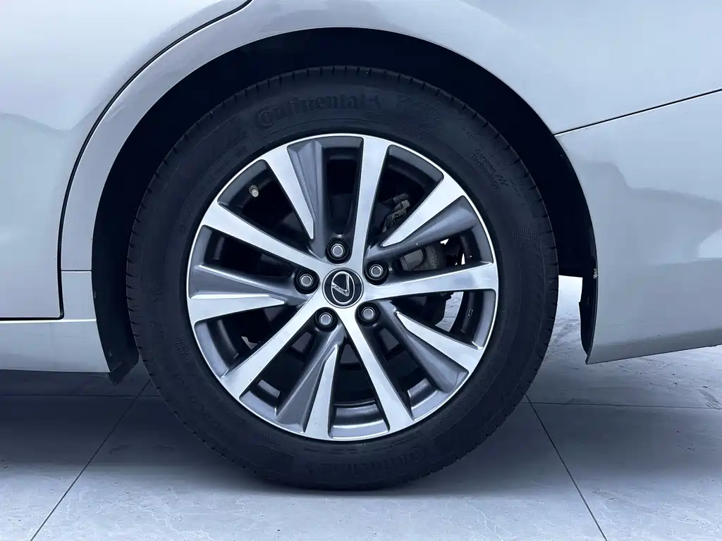 Lexus ES 2020 260