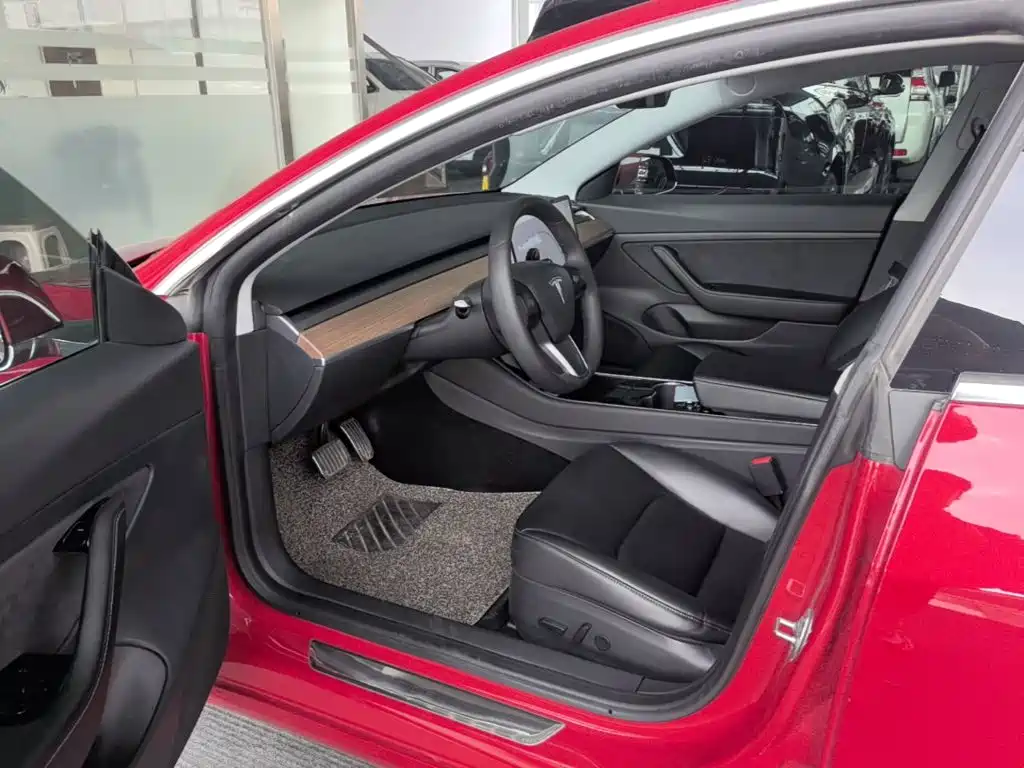 Tesla Model 3 — миниатюра 16