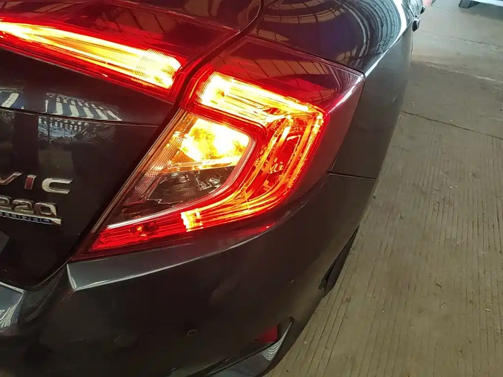Honda Civic — миниатюра 8