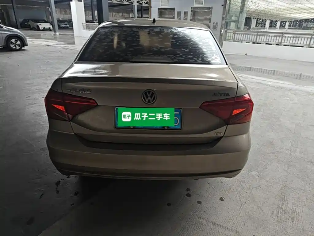 Volkswagen Jetta — миниатюра 6