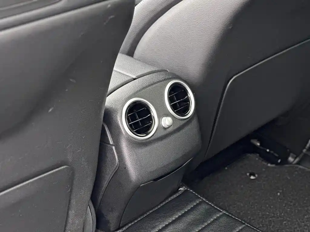 Mercedes-Benz C-Class — миниатюра 14