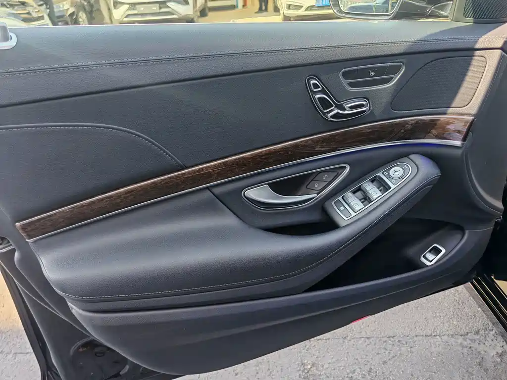 Mercedes-Benz S-Class — миниатюра 14