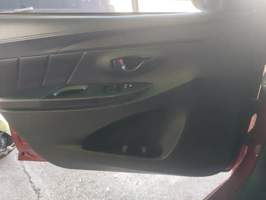 Toyota Yaris L — миниатюра 7