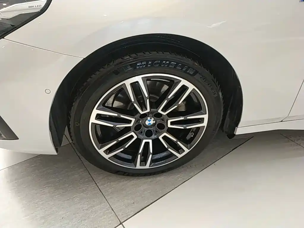 BMW 5 Series — миниатюра 23