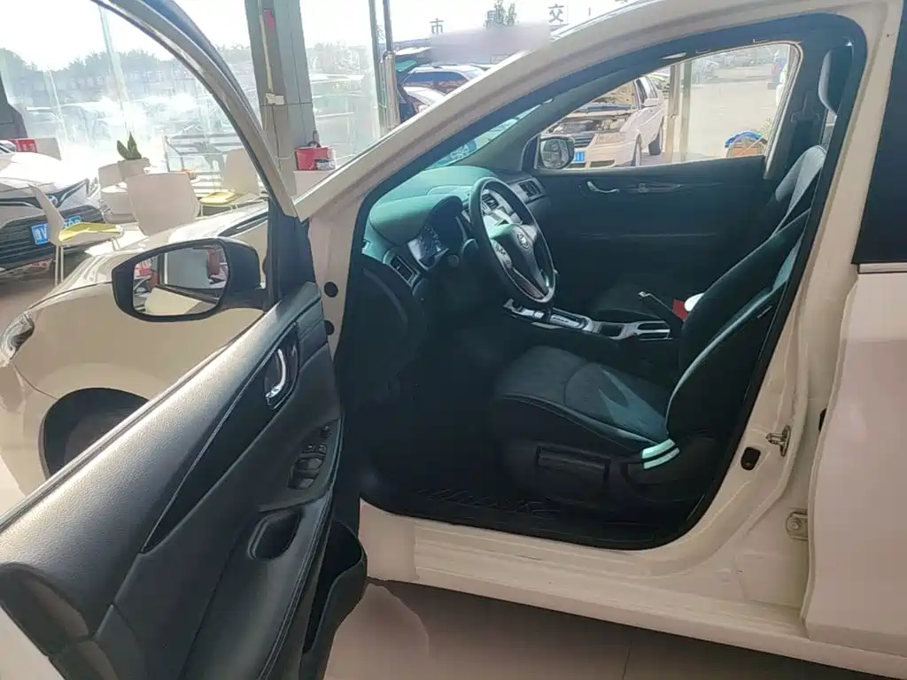 Nissan Tiida — миниатюра 16