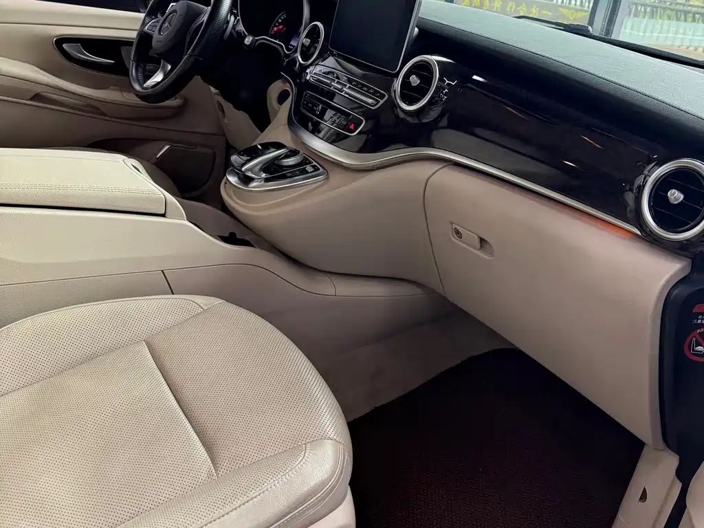 Mercedes-Benz V-Class — миниатюра 8
