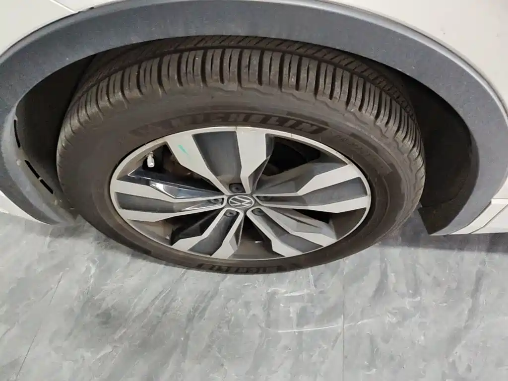 Volkswagen Tiguan L — миниатюра 23