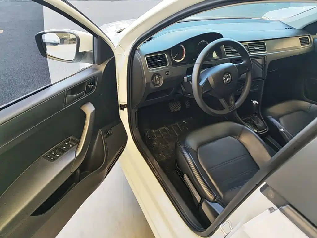 Skoda Rapid — миниатюра 16