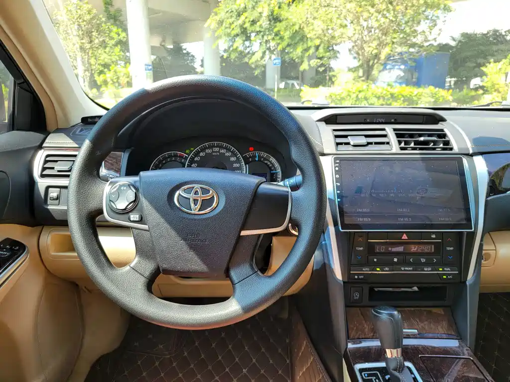 Toyota Camry — миниатюра 11