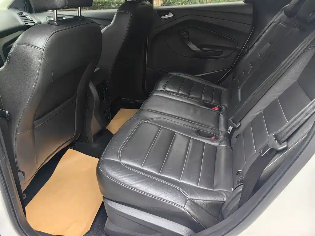 Ford Kuga — миниатюра 10