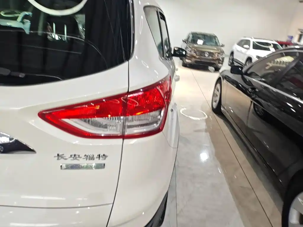 Ford Kuga — миниатюра 8