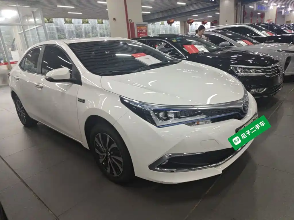 Toyota Corolla Hybrid — миниатюра 4