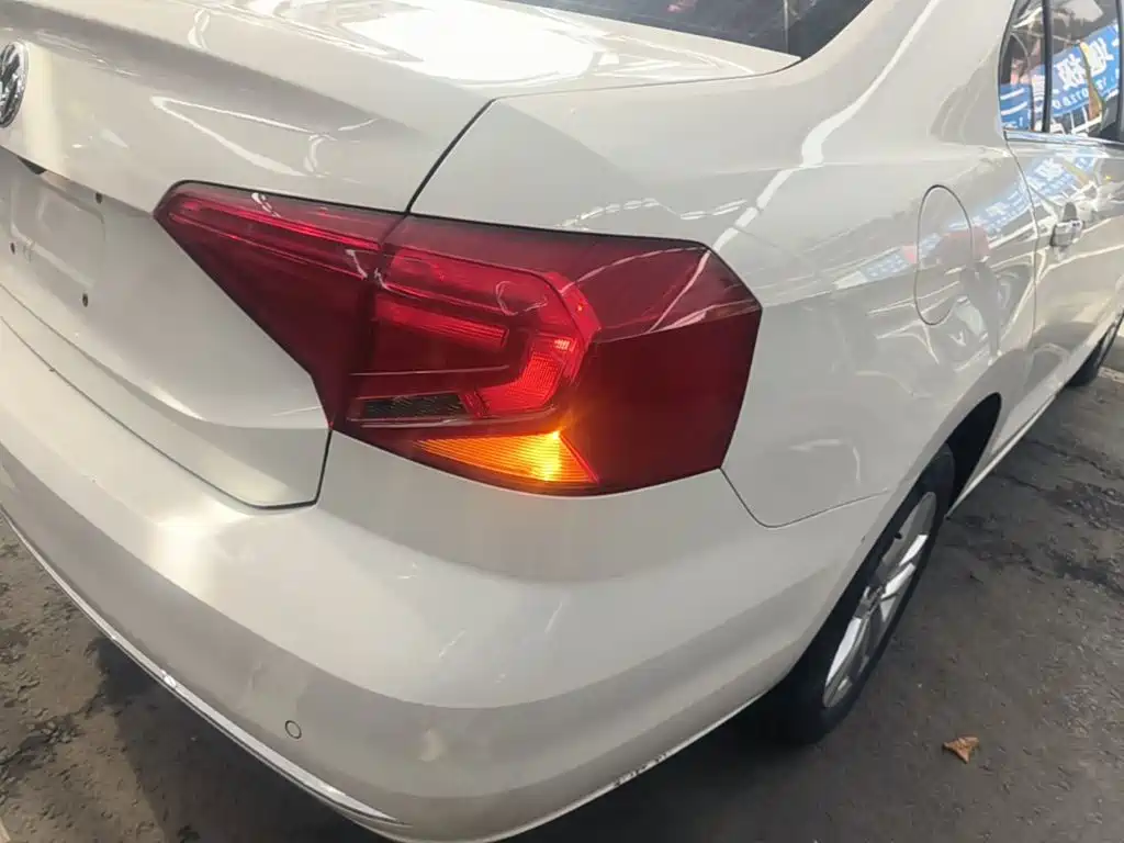 Volkswagen Jetta — миниатюра 8