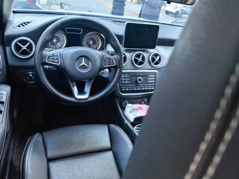 Mercedes-Benz GLA — миниатюра 12