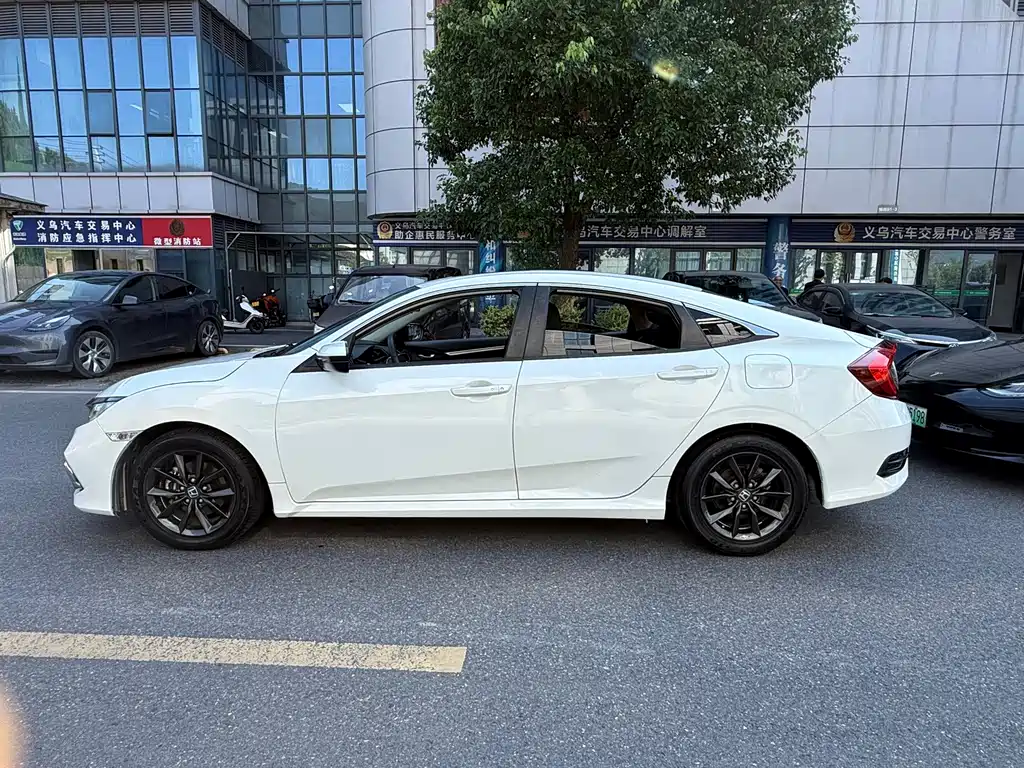 Honda Civic — миниатюра 9
