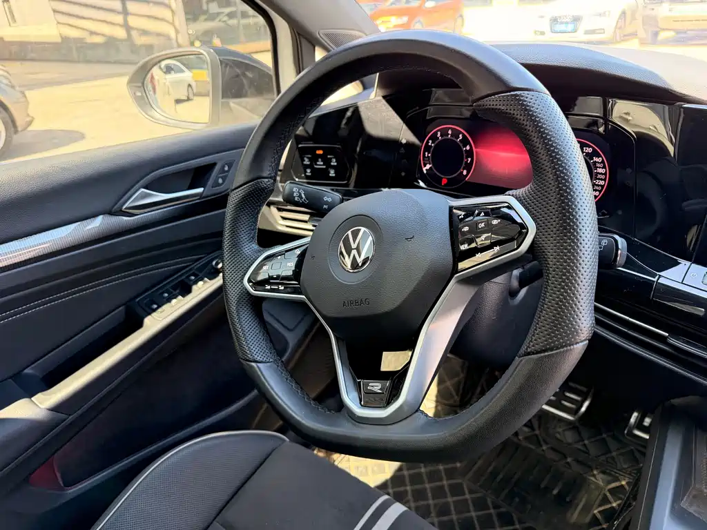 Volkswagen Golf — миниатюра 7
