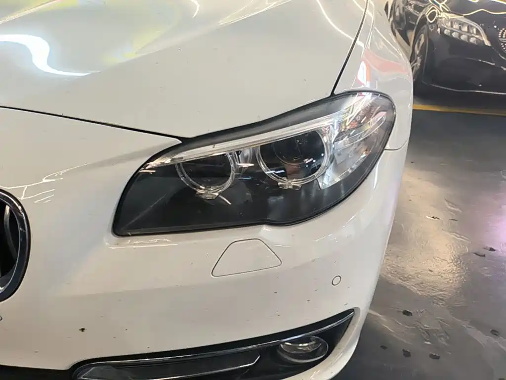 BMW 5 Series — миниатюра 24