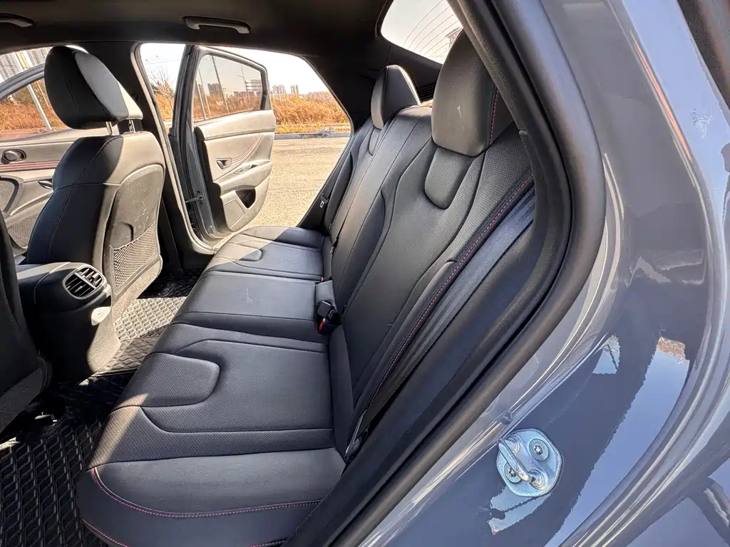 Hyundai Elantra — миниатюра 10