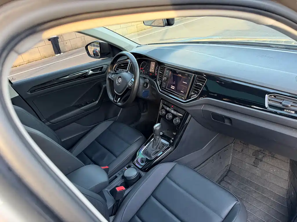 Volkswagen T-Roc — миниатюра 9