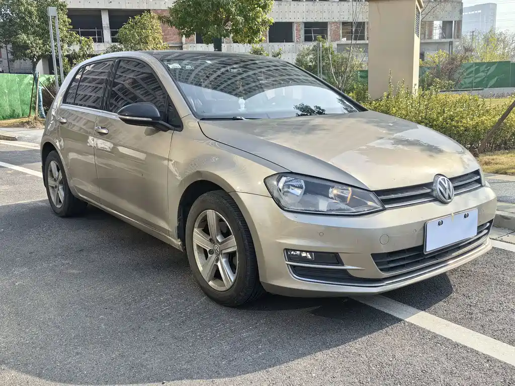 VOLKSWAGEN GOLF