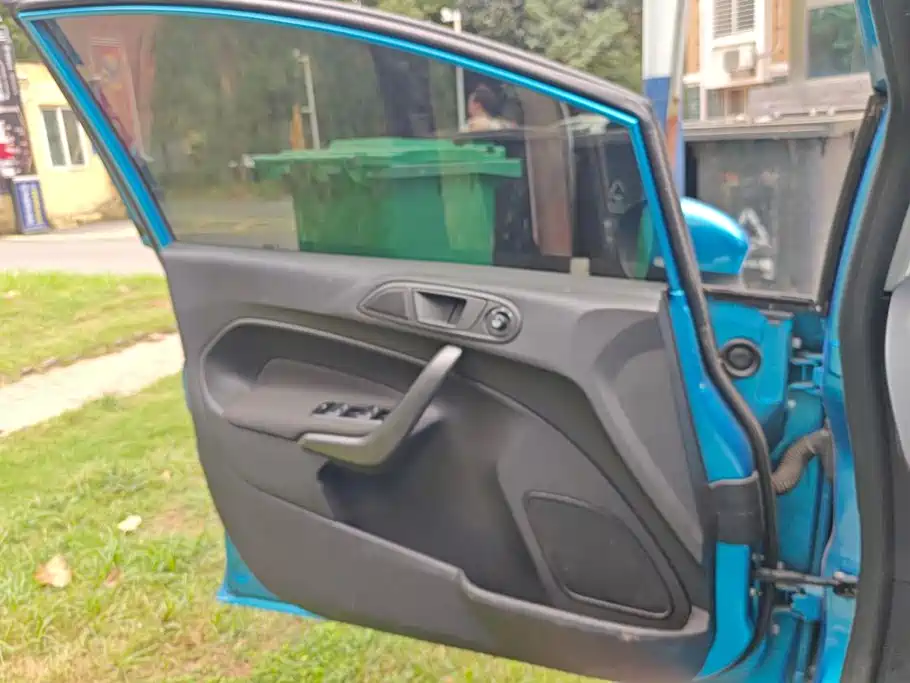 Ford Fiesta — миниатюра 7