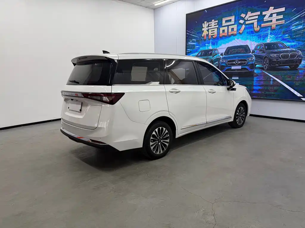 Wuling Jiachen — миниатюра 6