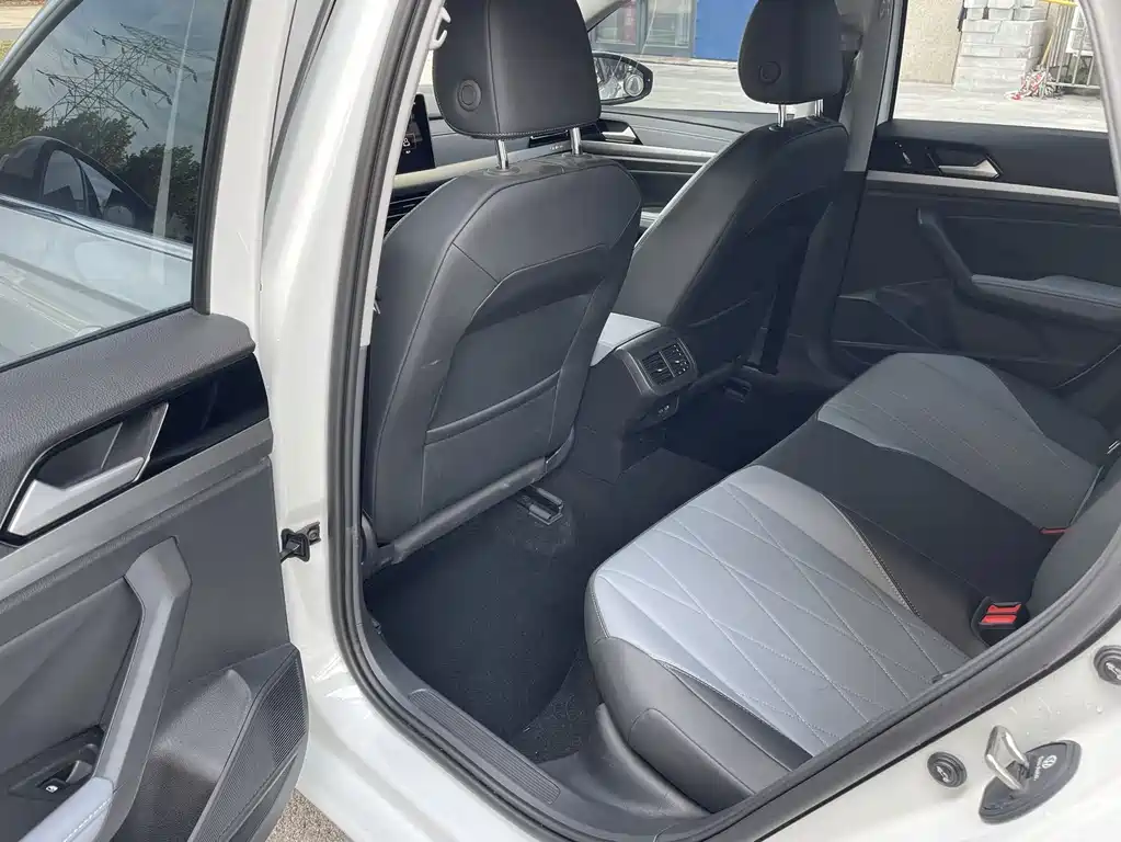 Volkswagen Lavida — миниатюра 5