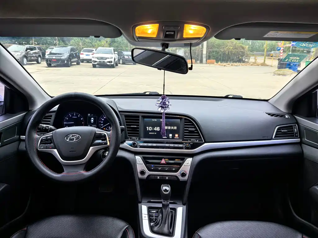 Hyundai Elantra — миниатюра 10