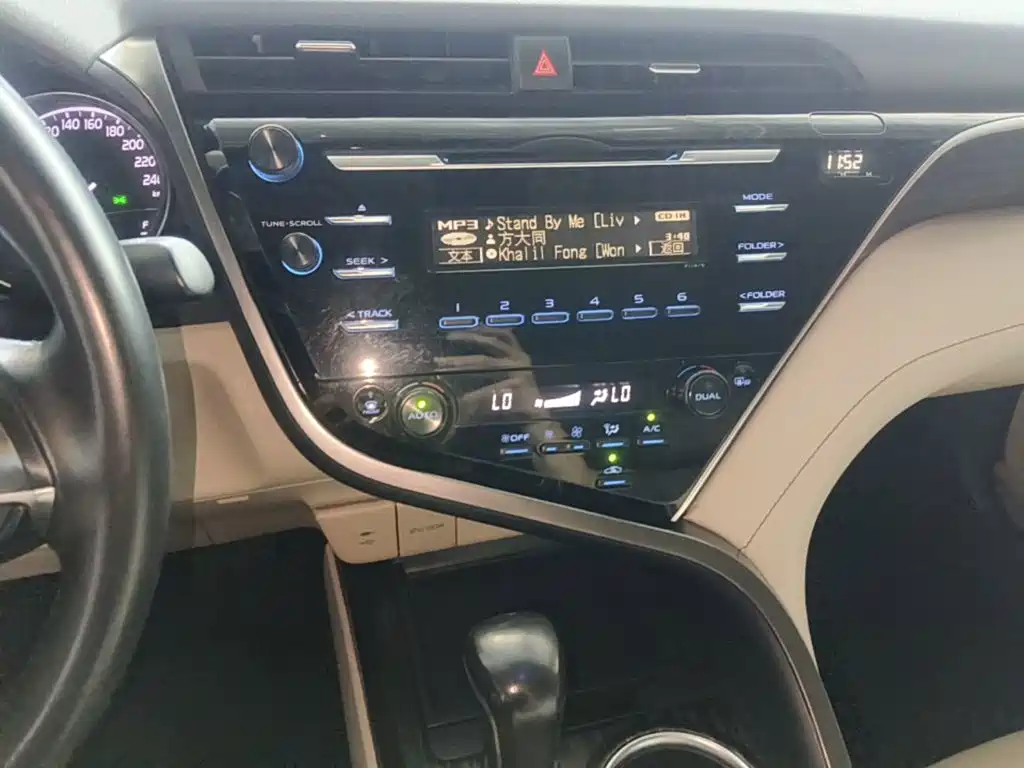 Toyota Camry — миниатюра 13