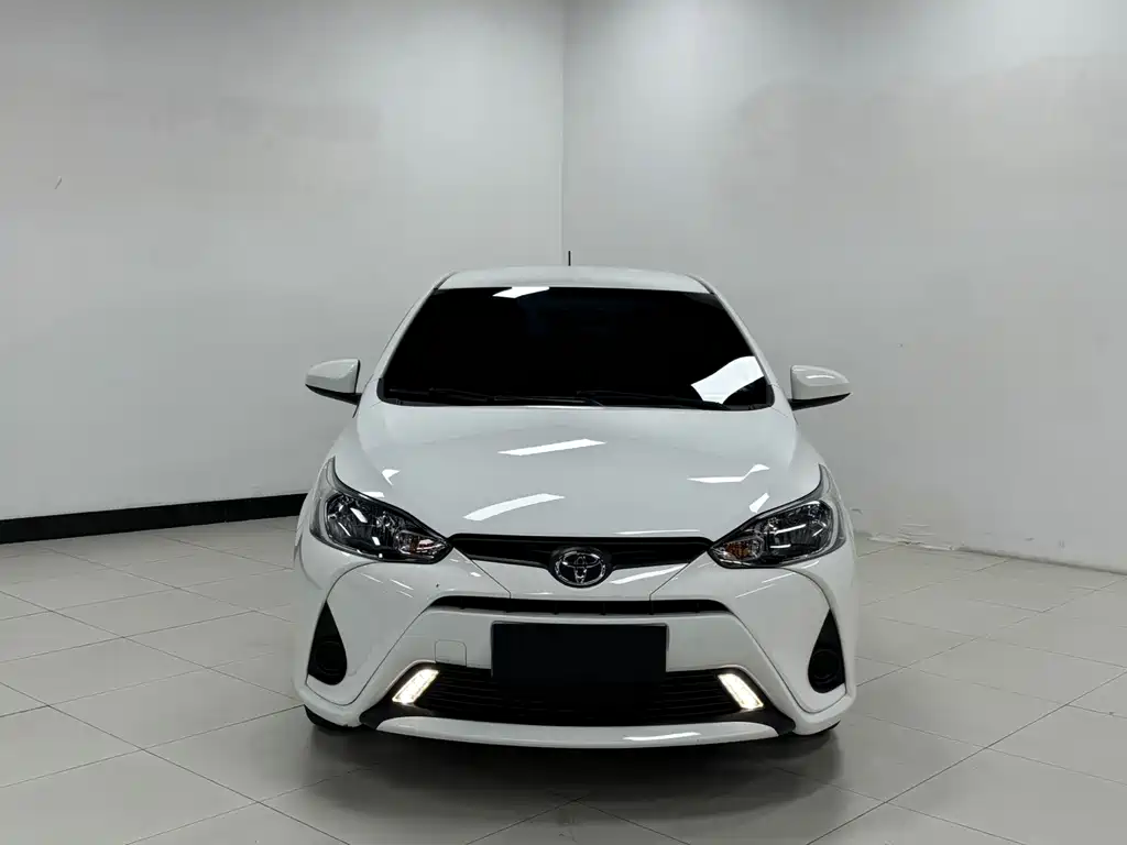Toyota Yaris L — миниатюра 2