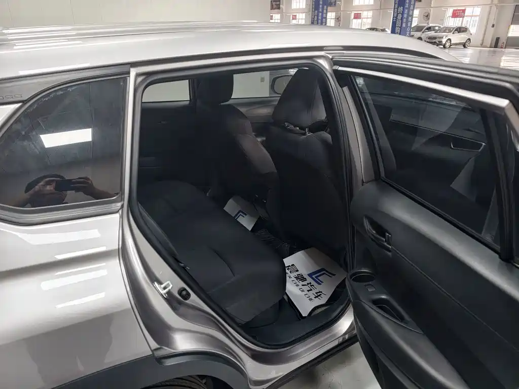 Toyota Corolla Cross — миниатюра 18