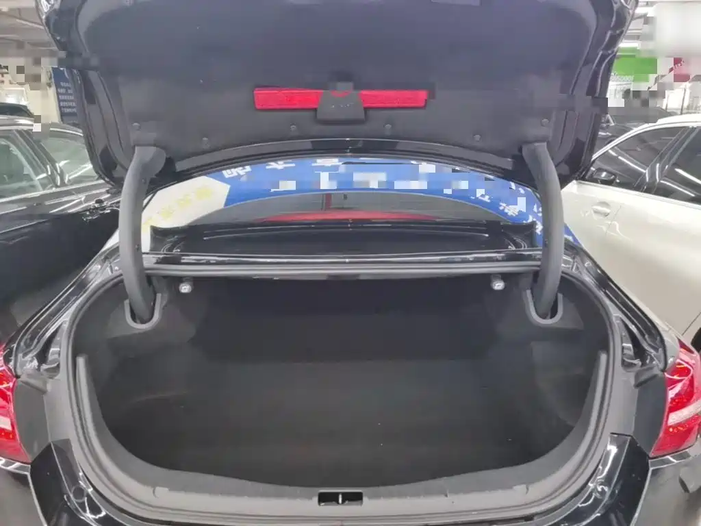 Hongqi Hongqi H5 — миниатюра 19