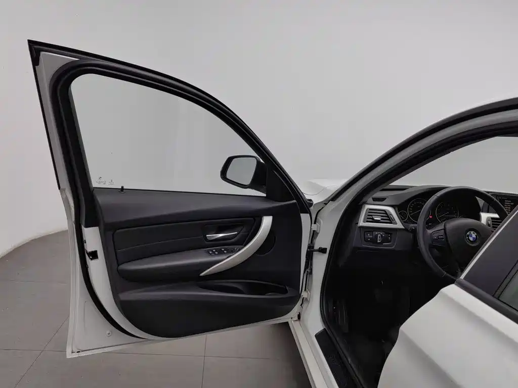 BMW 3 Series — миниатюра 8