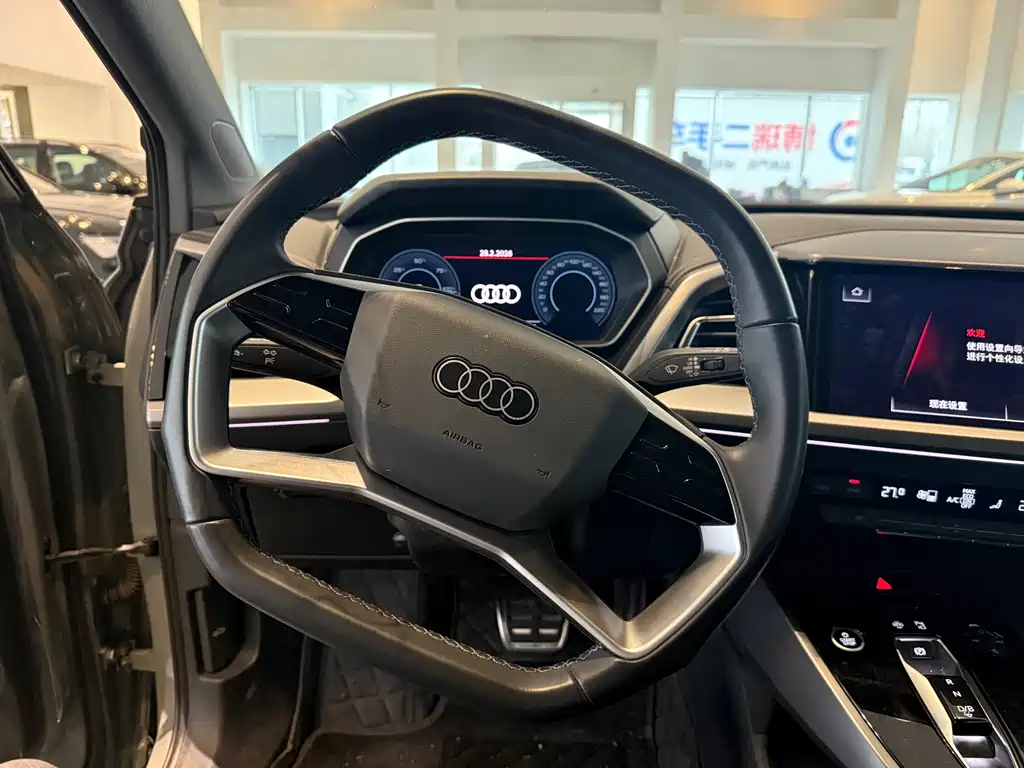 AUDI Q4 E TRON