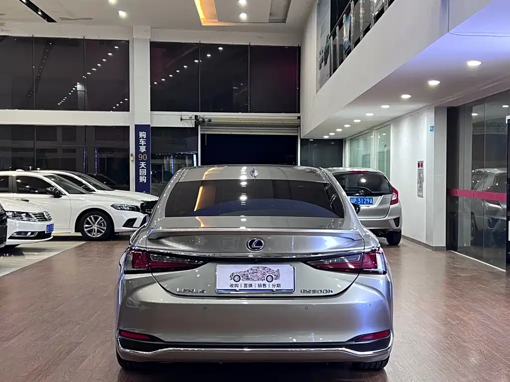Lexus ES — миниатюра 5