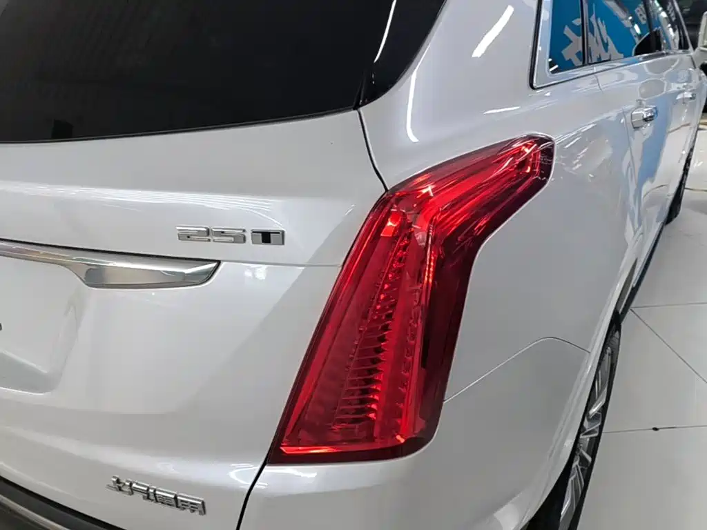 Cadillac XT5 — миниатюра 8