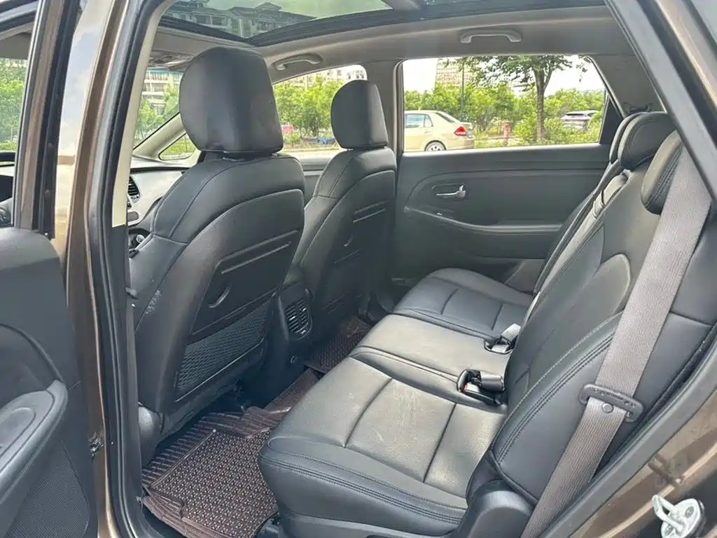 Kia Carens — миниатюра 7