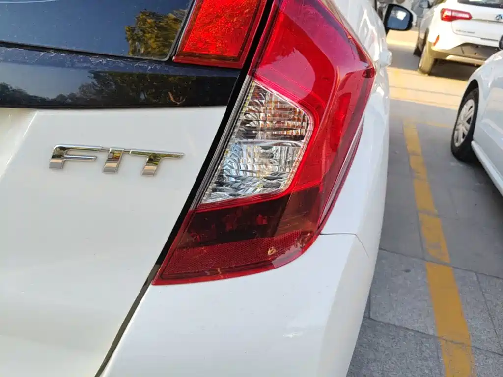 Honda Fit — миниатюра 8