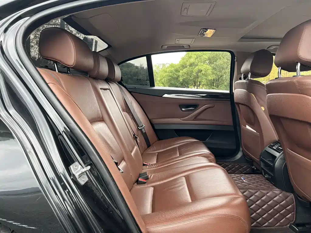 BMW 5 Series — миниатюра 12